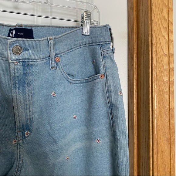 Gap Flower Embroidered Girlfriend Light Wash Jeans Size 10/30 - Picture 2 of 9